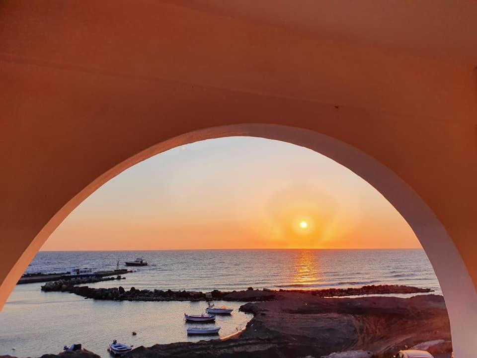 Rodothea And Adams On The Beach, Santorini Монолитос Экстерьер фото