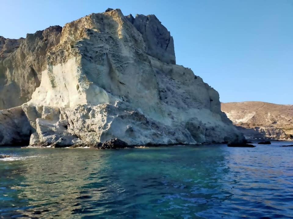 Rodothea And Adams On The Beach, Santorini Монолитос Экстерьер фото
