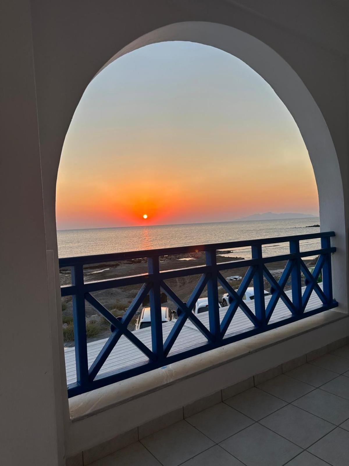 Rodothea And Adams On The Beach, Santorini Монолитос Номер фото